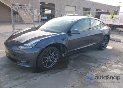 2018 Tesla Model 3 Long Range/Performance z USA, uszkodzony, nr VIN 5YJ3E1EB7JF104261